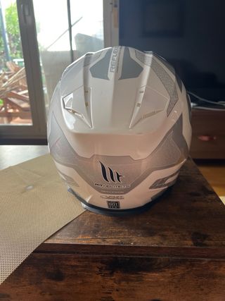 Casco MT Helmets Blanco y Gris