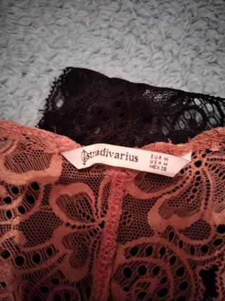 2 Tops de encaje Stradivarius
