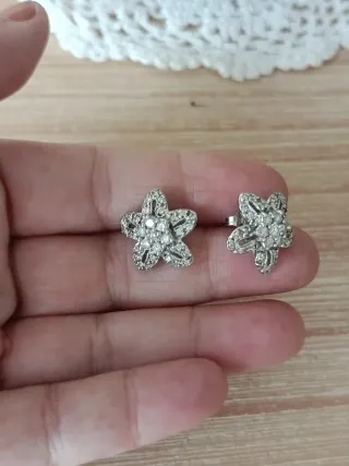 Pendientes oro y brillantes flor