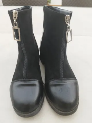 Botines negros con cremallera