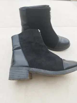 Botines negros con cremallera