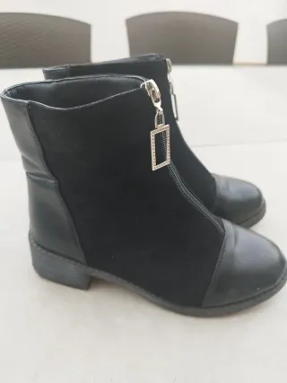 Botines negros con cremallera