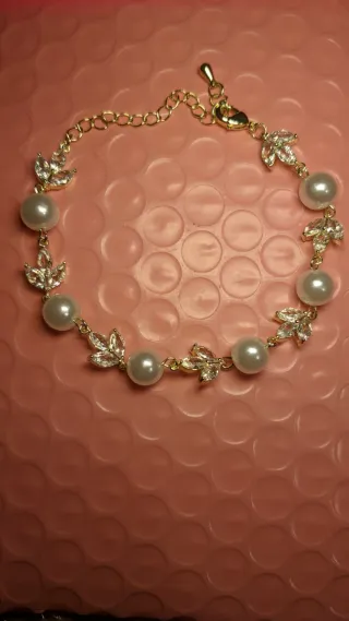 Pulsera Perlas y Cristales Dorada