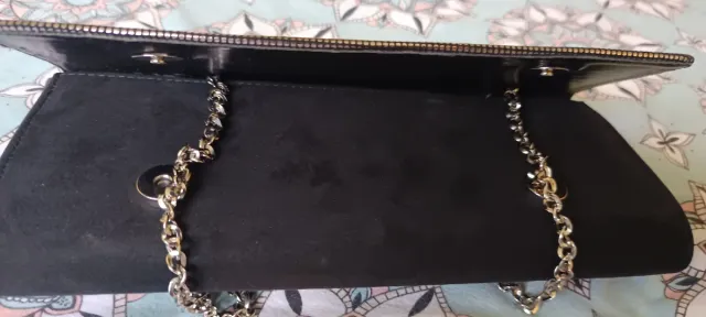 Bolso fiesta negro y metalizado con correa