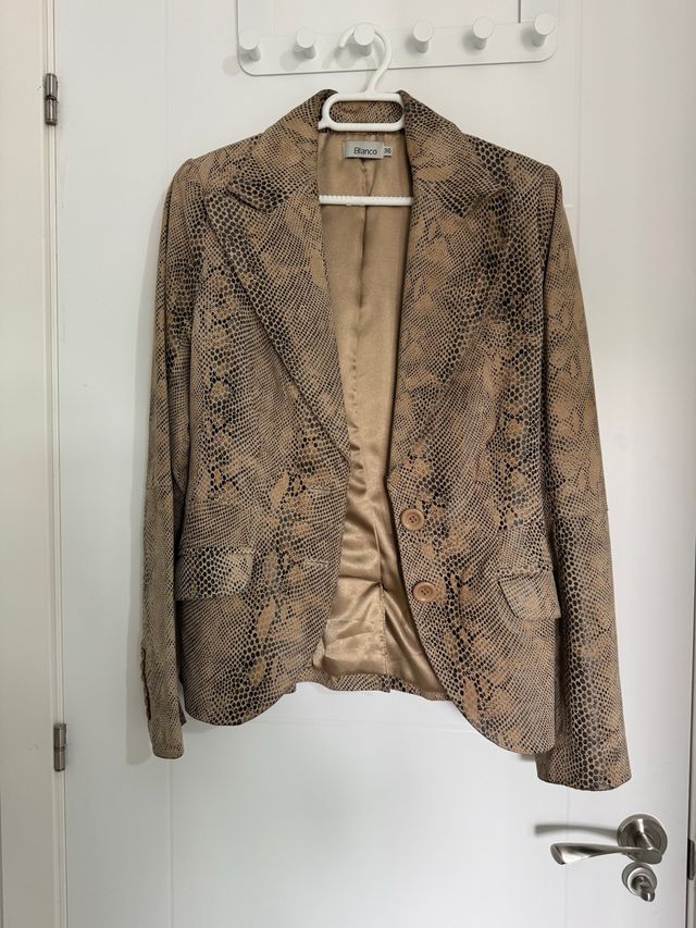 Blazer efecto piel serpiente talla S