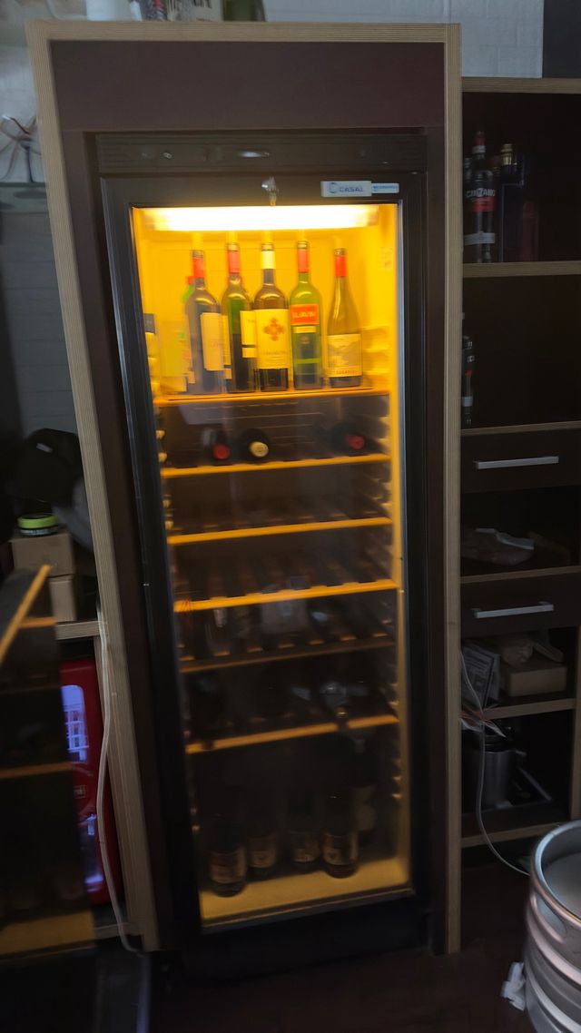 Vinoteca Grande Vertical