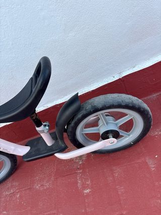 Bicicleta de equilibrio rosa