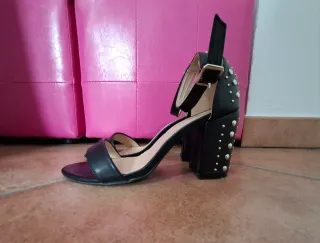 Sandali neri con borchie + bracciale in regalo