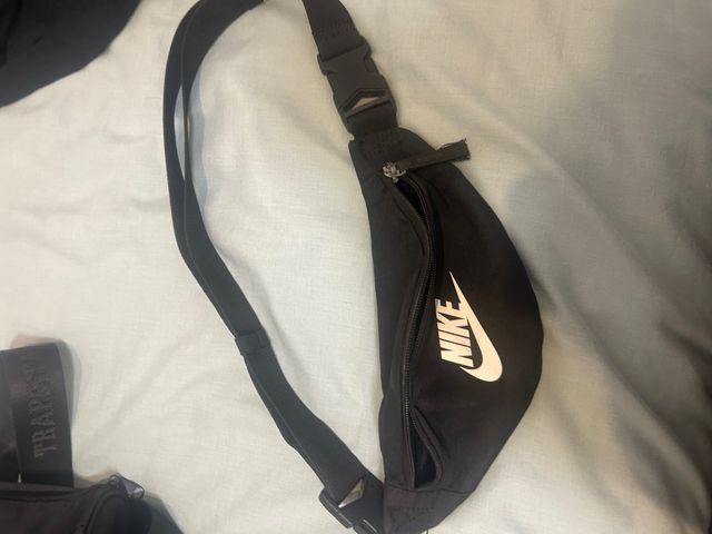 Riñonera Nike Negra