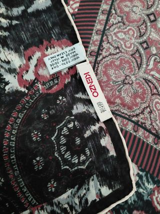 Foulard Kenzo defilè nero e viola