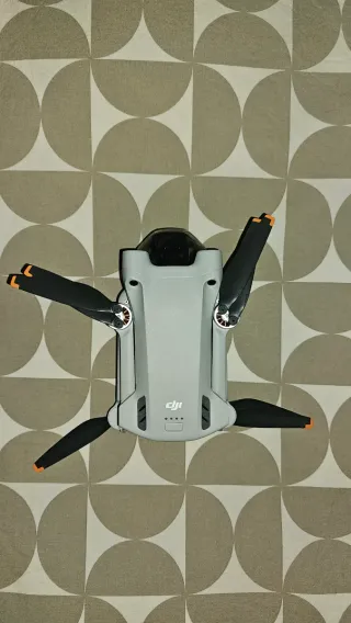 Dron DJI Mini 3 Pro con Mando RC