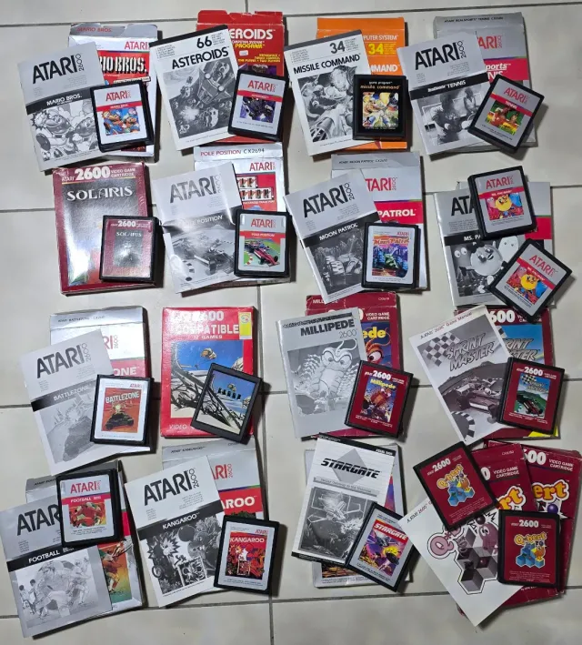 Atari 2600 con joystick e 16 giochi