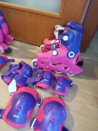 Patines rosas y morados con protecciones