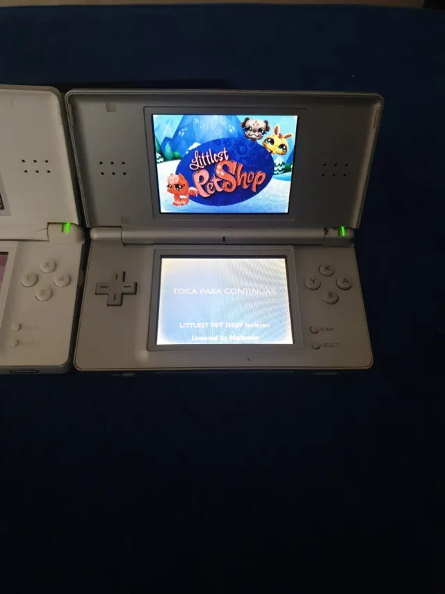 2 Consolas Nintendo DS Blancas y Plateadas