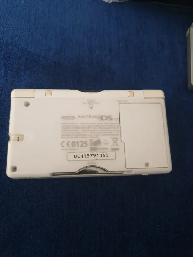 2 Consolas Nintendo DS Blancas y Plateadas