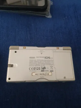 2 Consolas Nintendo DS Blancas y Plateadas