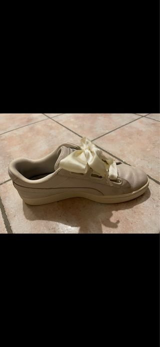 Puma Basket Heart Patent Iridescent panna.