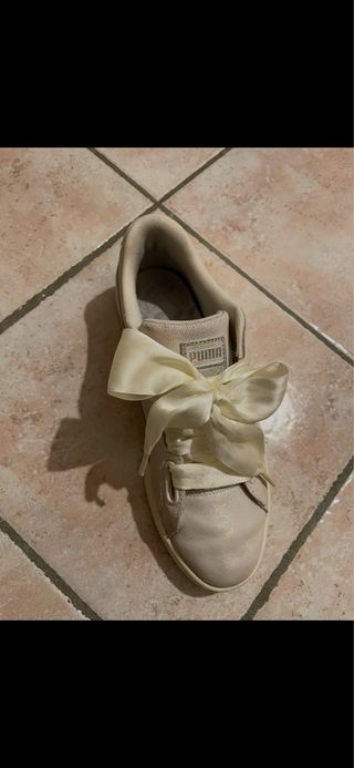 Puma Basket Heart Patent Iridescent panna.