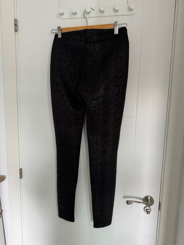 Pantalón efecto piel serpiente