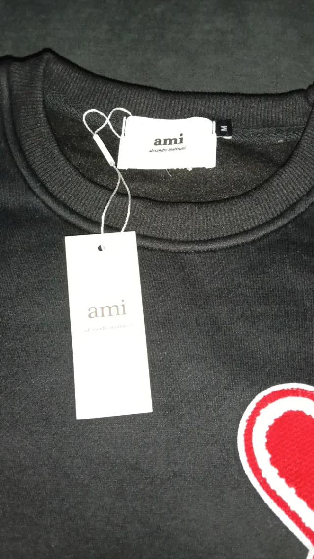 Sudadera Ami Paris Negra con Corazón Rojo