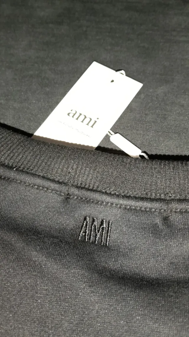 Sudadera Ami Paris Negra con Corazón Rojo