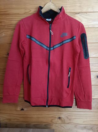 Sudadera Nike Color Rojo, Negro y Gris Talla S.