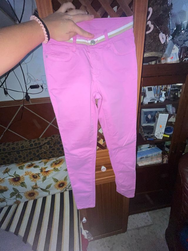 Pantalones rosas de mujer