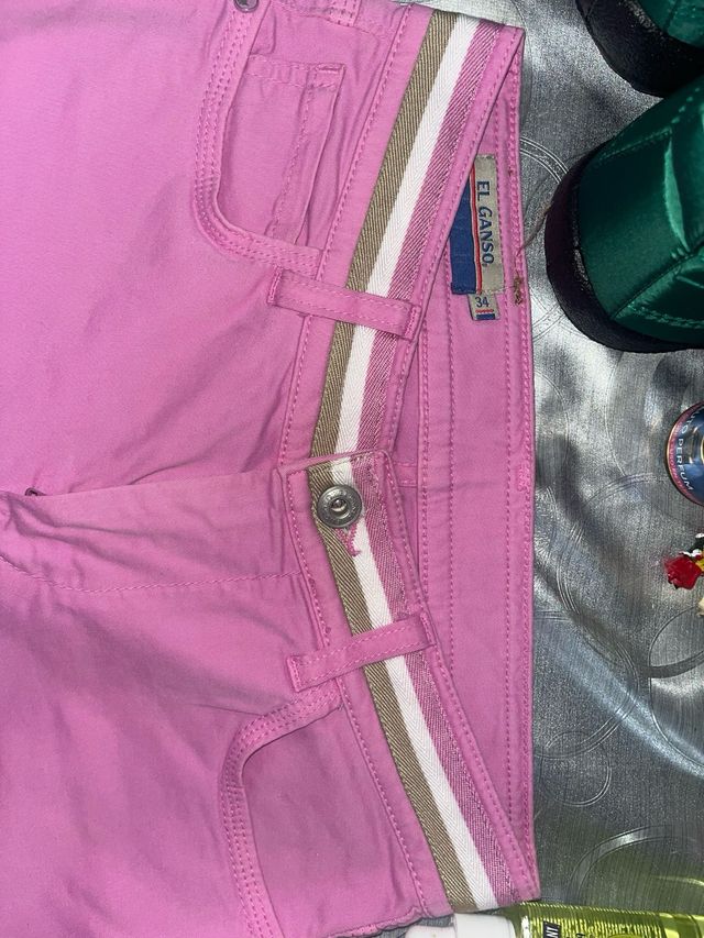 Pantalones rosas de mujer