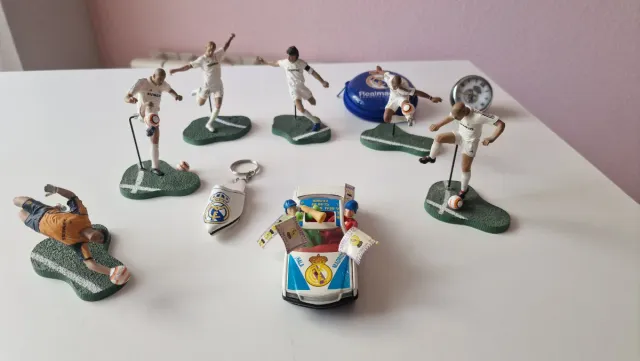 Figuras fútbol Real Madrid y coche