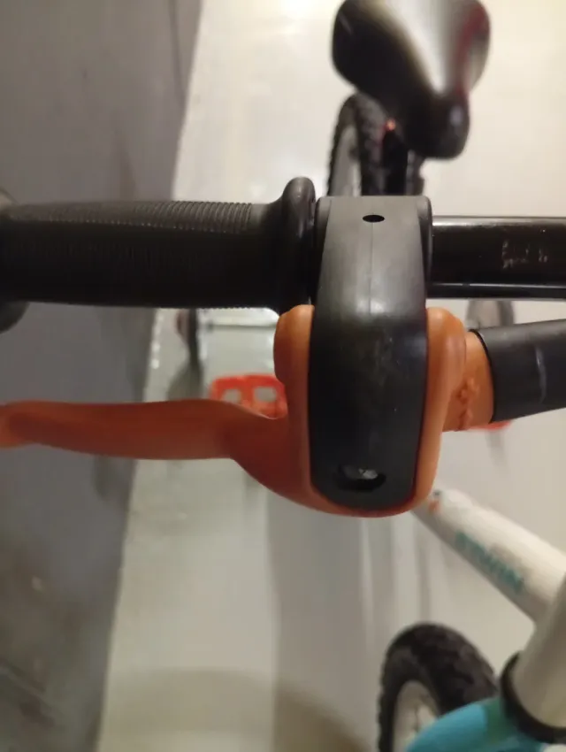 Bicicleta Btwin 14 con ruedines + sillín pirata