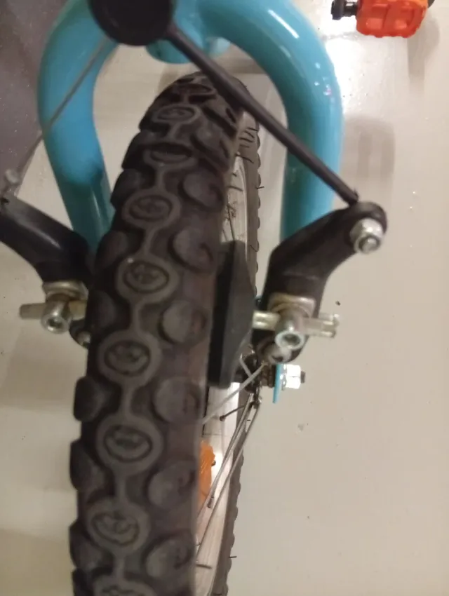 Bicicleta Btwin 14 con ruedines + sillín pirata