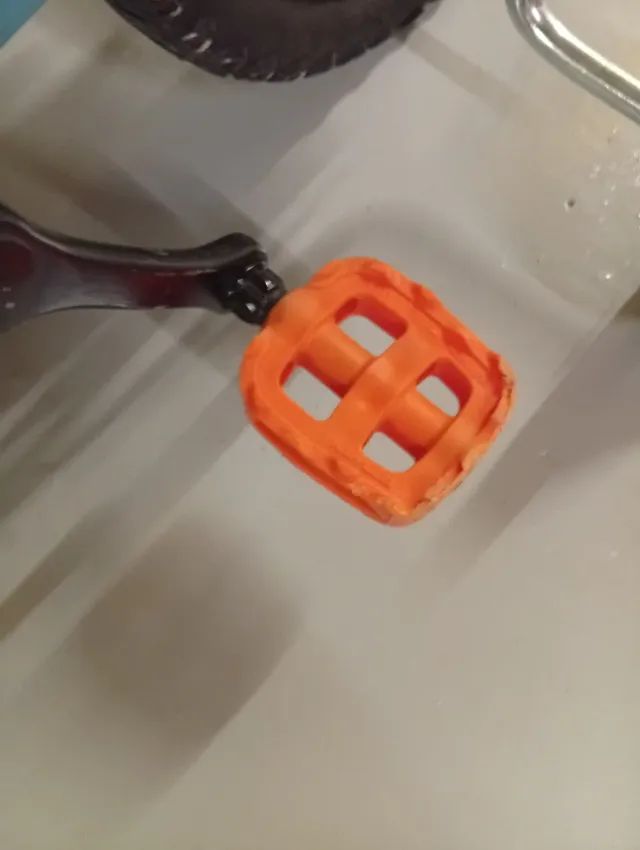 Bicicleta Btwin 14 con ruedines + sillín pirata