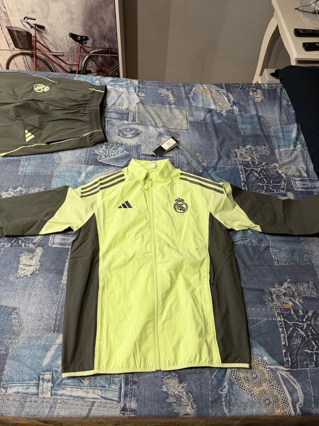 Chandal Chubasquero Real Madrid Adidas Talla M