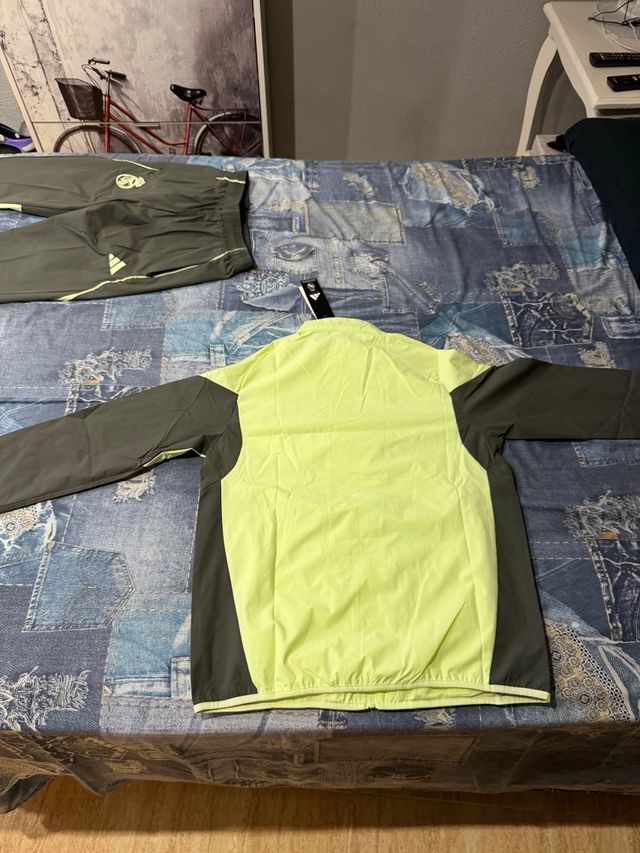 Chandal Chubasquero Real Madrid Adidas Talla M