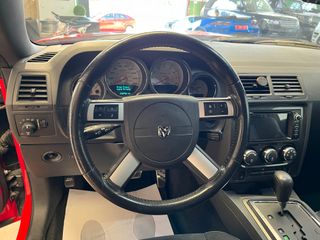 DODGE CHALLENGER SRT8