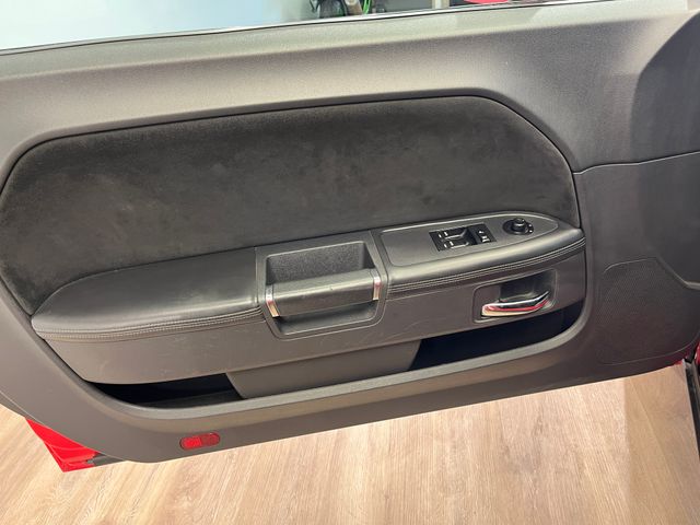 DODGE CHALLENGER SRT8