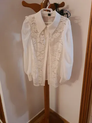Camisa con mangas encaje