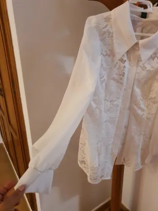 Camisa con mangas encaje