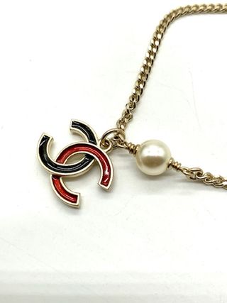 Pulsera dorada Chanel