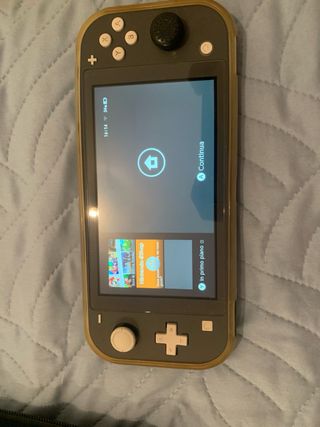 Nintendo Switch Lite con custodia protettiva
