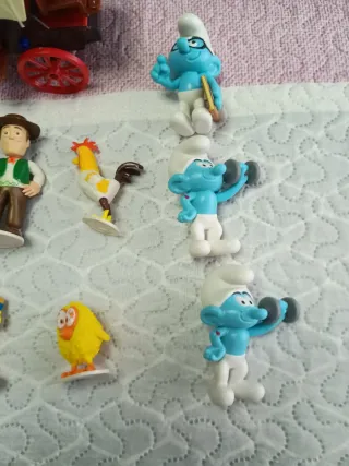 Lote de figuras y juguetes varios