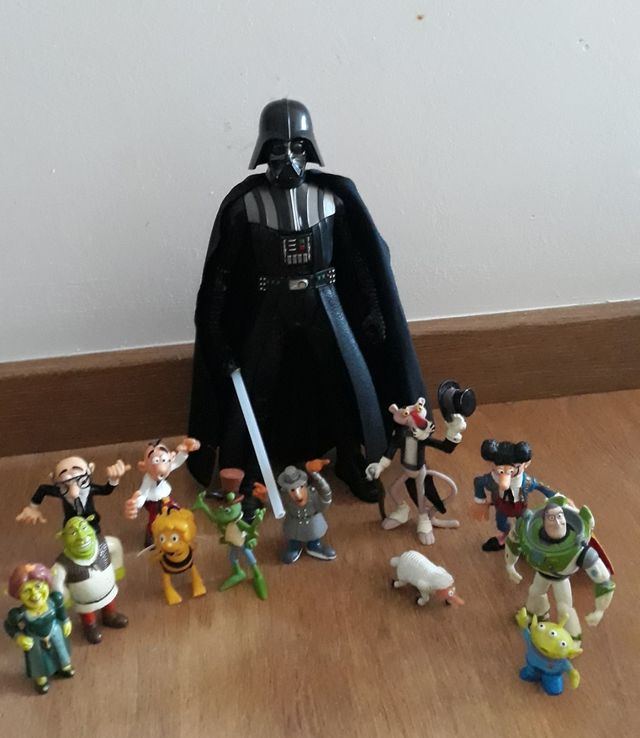 Lote de muñecos variados para jose lui