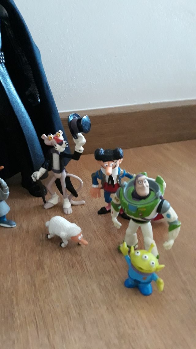 Lote de muñecos variados para jose lui