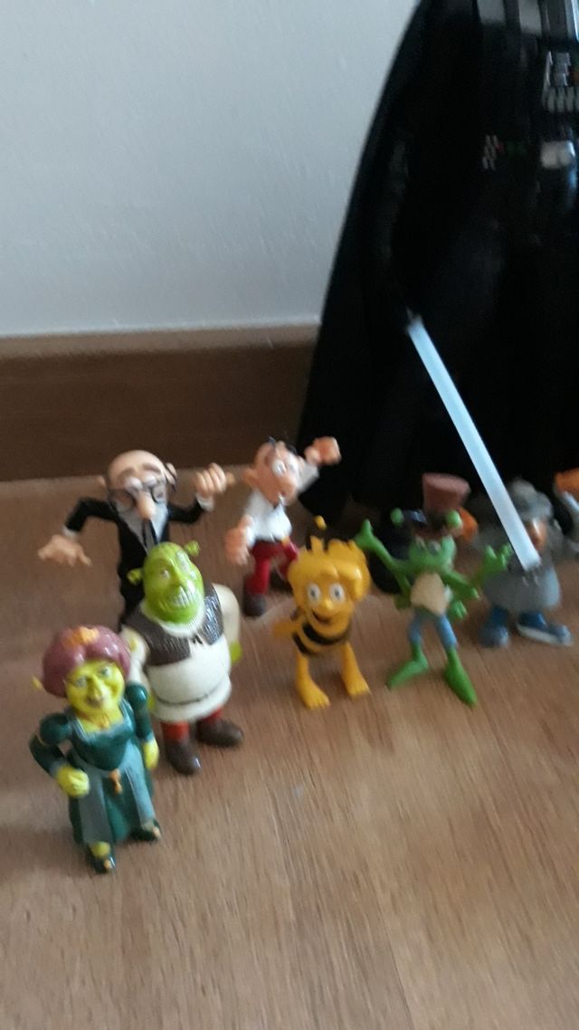 Lote de muñecos variados para jose lui