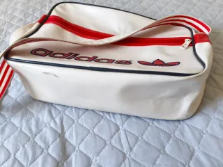Bolso Adidas blanco y rojo