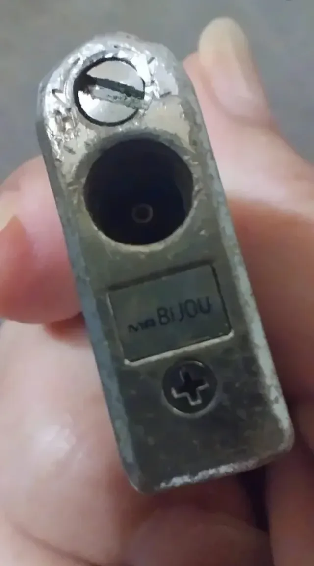 Accendino metallico argentato per collezionisti