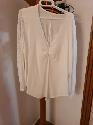 Abrigo blanco manga encaje