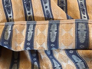 Tenda pregiata tessuto a righe oro