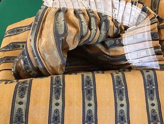 Tenda pregiata tessuto a righe oro