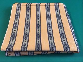 Tenda pregiata tessuto a righe oro